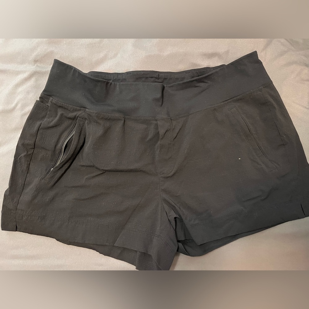 Athleta Trekkie north short